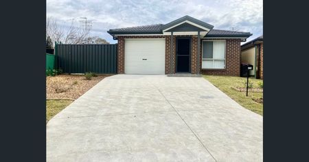 Three bedroom home - Photo 3