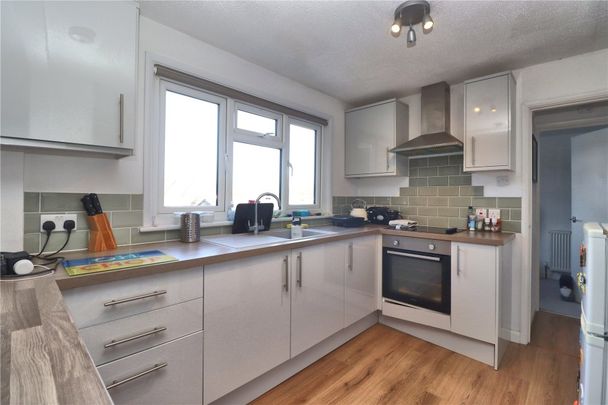 York Road, Woking - 2 bedrooms Property for lettings - Seymours - Photo 1