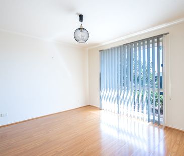 Three Bedroom Family Home! - Photo 3