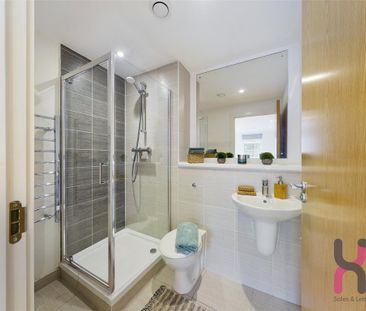 3 bedroom flat to rent - Photo 6