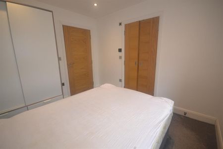1 bedroom Flat To Let - Photo 3