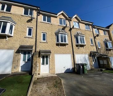 Victoria Court, Longwood, Huddersfield, HD3 4UB - Photo 1