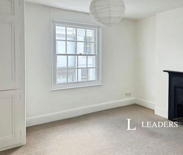 2 bedroom mid-terrace to rent Kemp Street, Brighton - Photo 3