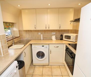 2 bedroom semi-detached bungalow to rent - Photo 6