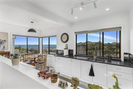 Charming Family Home with Sea Views - Photo 4