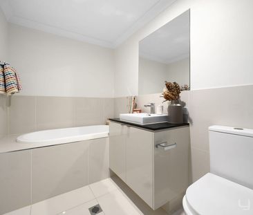 Modern townhome living with fresh upgrades - Photo 6