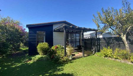 Charming on Caffray - Photo 4