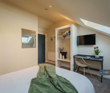 1 bedroom in a house share to rent - Photo 3