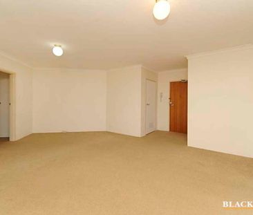 Charming Ground Floor One-Bedroom Apartment for Rent! - Photo 2