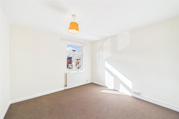 2 bedroom House in Watlington Street, Reading - Photo 1