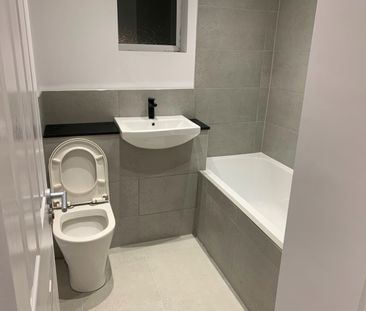 Room in a Shared Flat, Rowan Court, SE12 - Photo 5