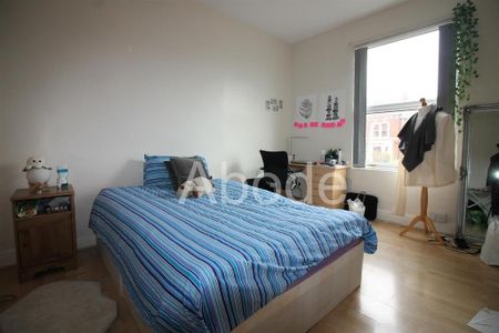 3 bedroom flat to rent - Photo 4