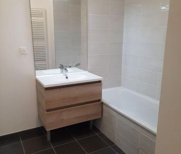 Location Appartement 3 pièces 68m² LYON 8ème - Photo 3