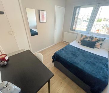 5 bedroom flat to rent - Photo 4