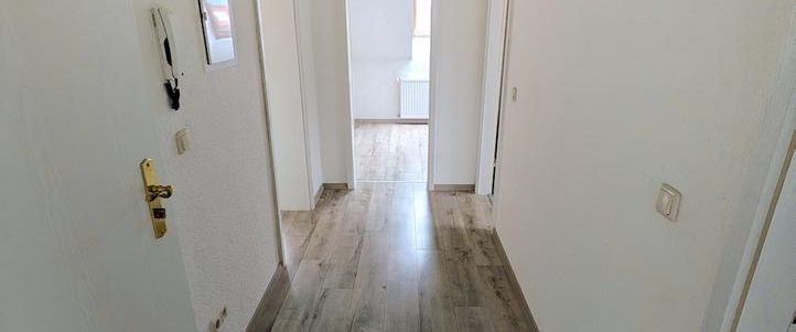 ++ frisch renovierte, neue 3-Raum DG-Wohnung mit Tageslichtbad - einziehen & wohlfühlen ++ - Photo 1