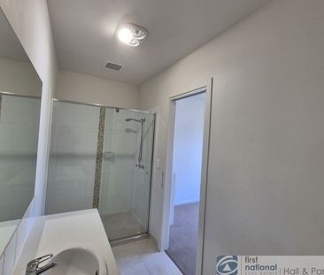 Bright and spacious 1-bedroom apartment - Photo 1