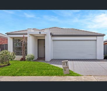 12 Gosfield Drive, Werribee, Vic 3030 - Photo 3