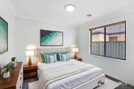 “Modern 4-Bedroom Family Home in a Peaceful Location!!” - Photo 2