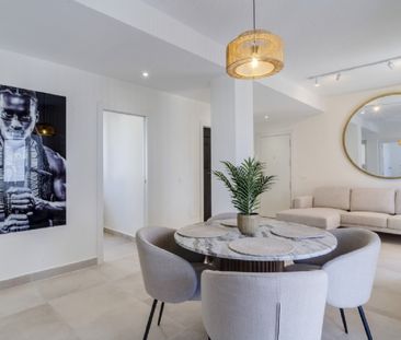 3 Bedroom Apartment For Rent in Estepona, Málaga - Photo 2