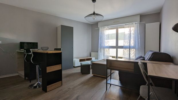 LAVAL Studio meublé - Photo 1