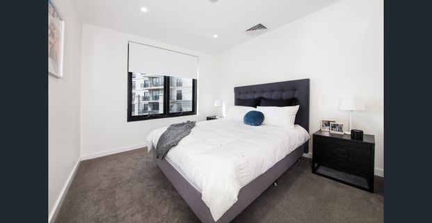 LUXURIOUS 1 BEDROOM APARTMENT! - Photo 1