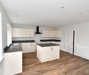 4 bedroom detached house to rent - Photo 6