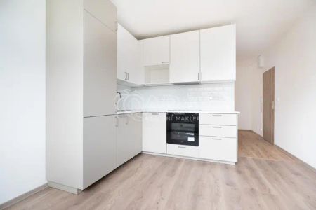 Pronájem kompletně zrekonstruovaného bytu 2+kk s balkonem, Děčín Školní ulice - Fotografie 2