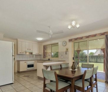 PRACTICAL, SPACIOUS & PERFECT FOR EVERYDAY LIVING - Photo 3