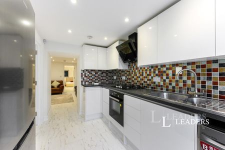 3 bedroom flat to rent - Photo 5