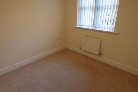 Royal Troon Drive, Wakefield, West Yorkshire - Photo 5