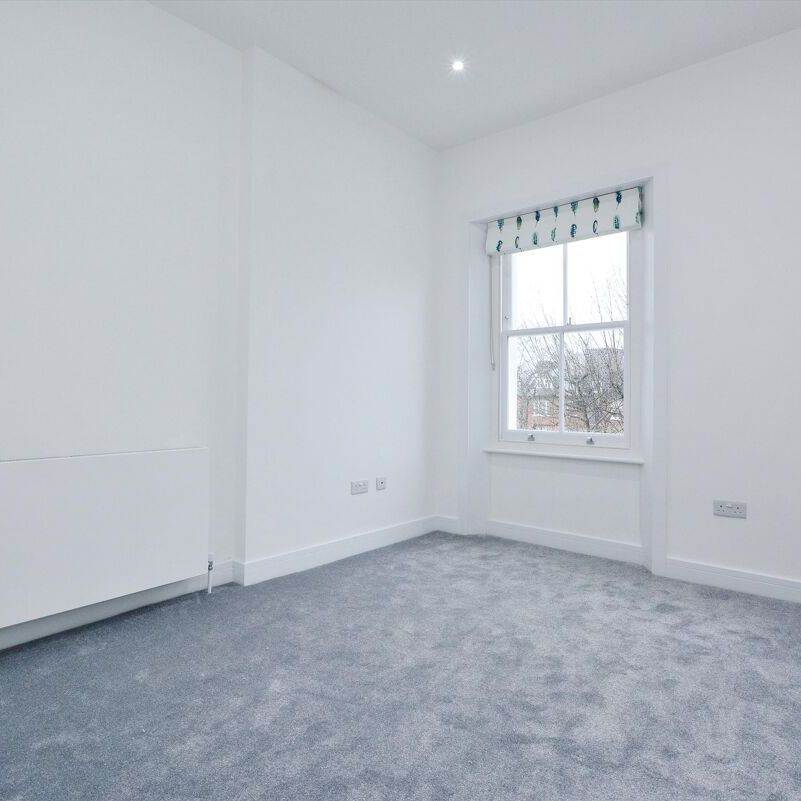 A modern top floor apartment finished to a very high standard throughout - Photo 1