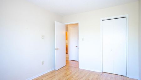 270 Parkside Drive - Photo 4