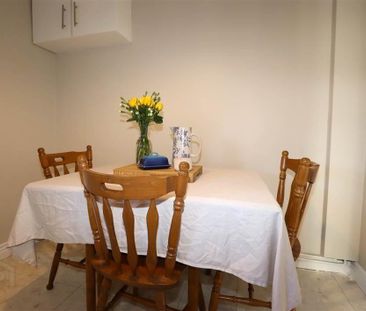 4 Ward Avenue, Warren Gardens, Lisburn, BT28 1EF - Photo 4