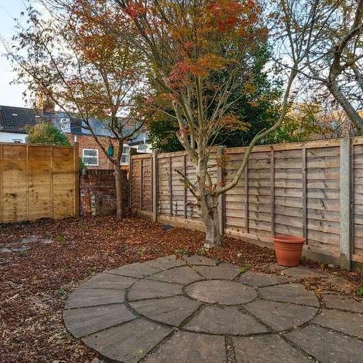 St. Johns Hill, Reading, RG1 - Photo 1