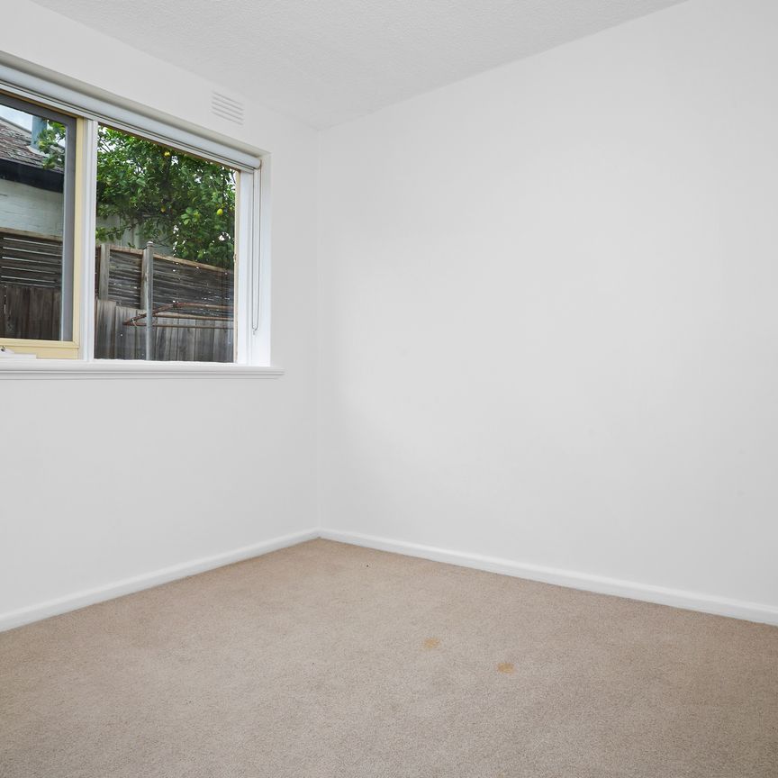 Two Bedroom Apartment In Prime Location - Photo 1