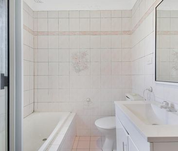 3 BEDROOM FAMILY HOME - Photo 1