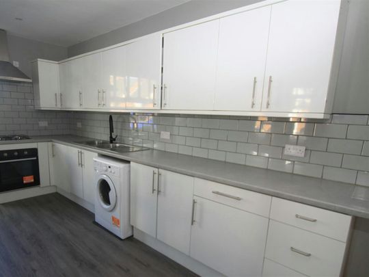 House share to rent on - Photo 1