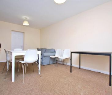 6 bedroom detached house to rent - Photo 2