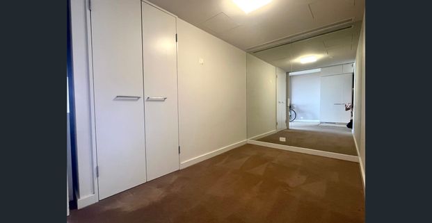 One Bedroom + Study Apartment With Water Views For Leasing - Photo 1