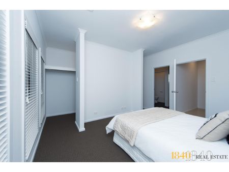 Fantastic 3 Bedroom Home! - Photo 4