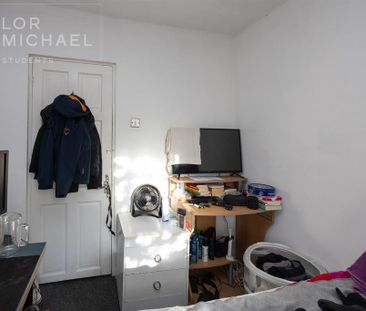 4 bedroom end of terrace house to rent - Photo 3