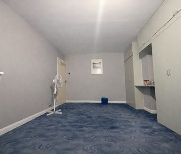 3 Bedroom House To Let - HP11 - Photo 5