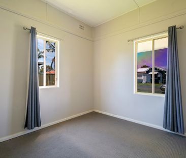 Three Bedroom Family Home - Photo 4