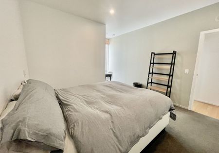 Spacious two bedroom apartment with study - Photo 5