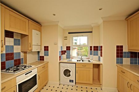 3 bedroom flat to rent - Photo 5