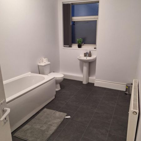 4 bedroom house of multiple occupation to rent - Photo 4