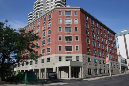 149 Main Street West apartment — Hamilton, ON (2-Bedroom) - 2 Bedroom - Photo 2