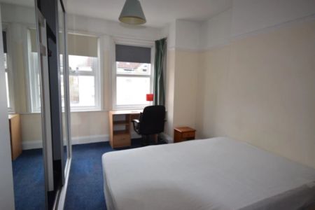 To Rent Curzon Road, Springbourne, Bournemouth, BH1 £2,225 pcm Tenancy Info - Photo 4