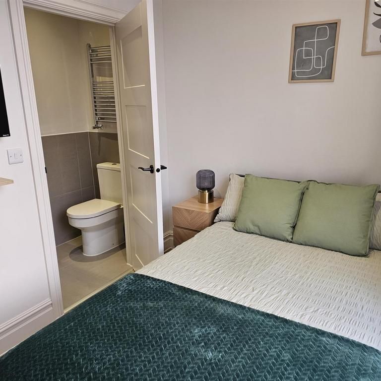 1 bedroom in a house share to rent - Photo 1