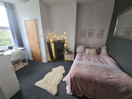 3 Bed - 11 Pennington Street, Woodhouse, Leeds - LS6 2JP - Student - Photo 3